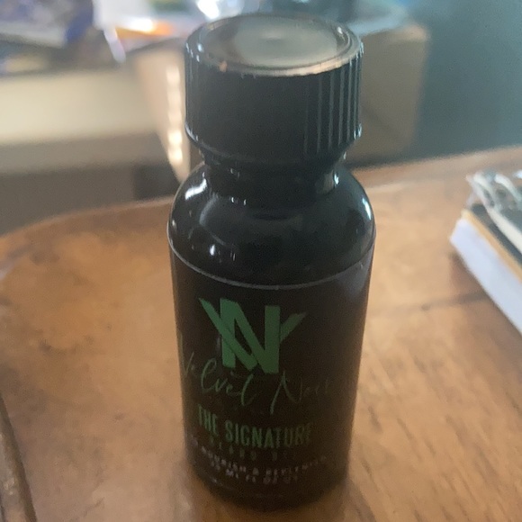 Unopened (New) Velvet Noir signature Beard Oil - Picture 2 of 4